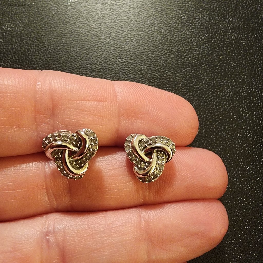 10k White Gold Genuine Diamond Earrings A77